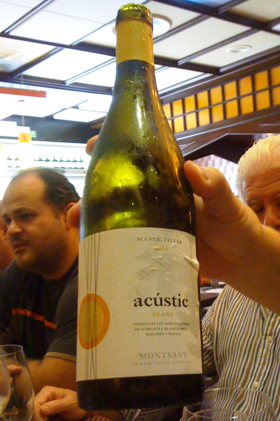 vino_acústic_blanc_2011